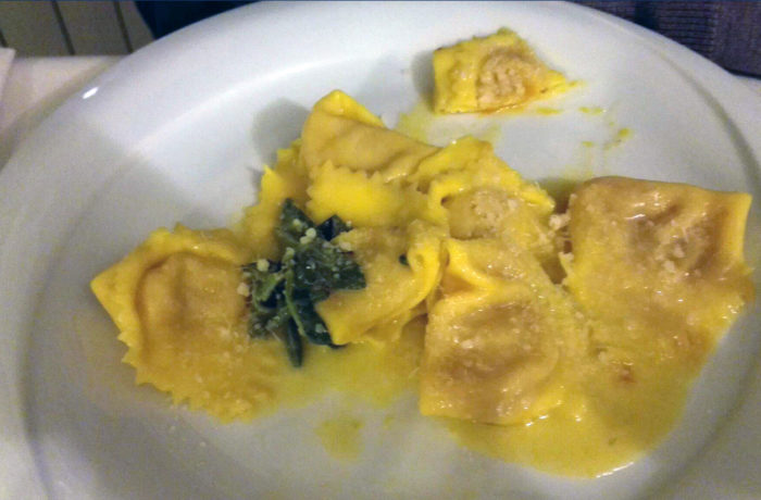 Ravioli burro e salvia